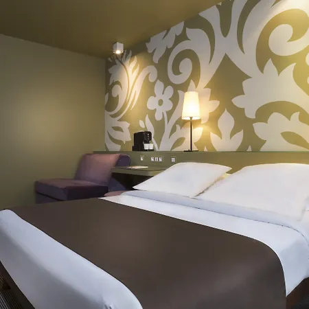 ガーデン ホテル 4*